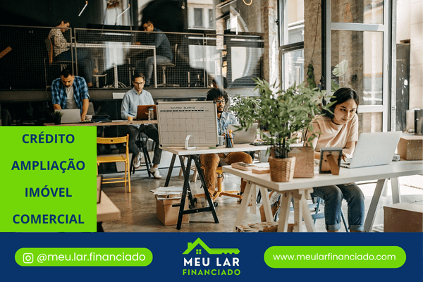 Coworking moderno com jovens profissionais trabalhando em espaço reformado com crédito ampliação imóvel comercial